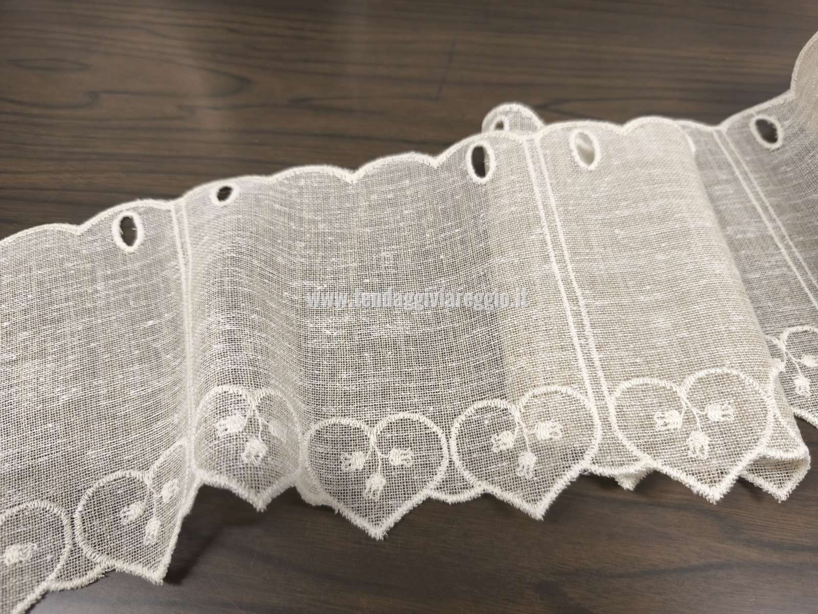 Tendina Tirolese modello mantovana cuoricini