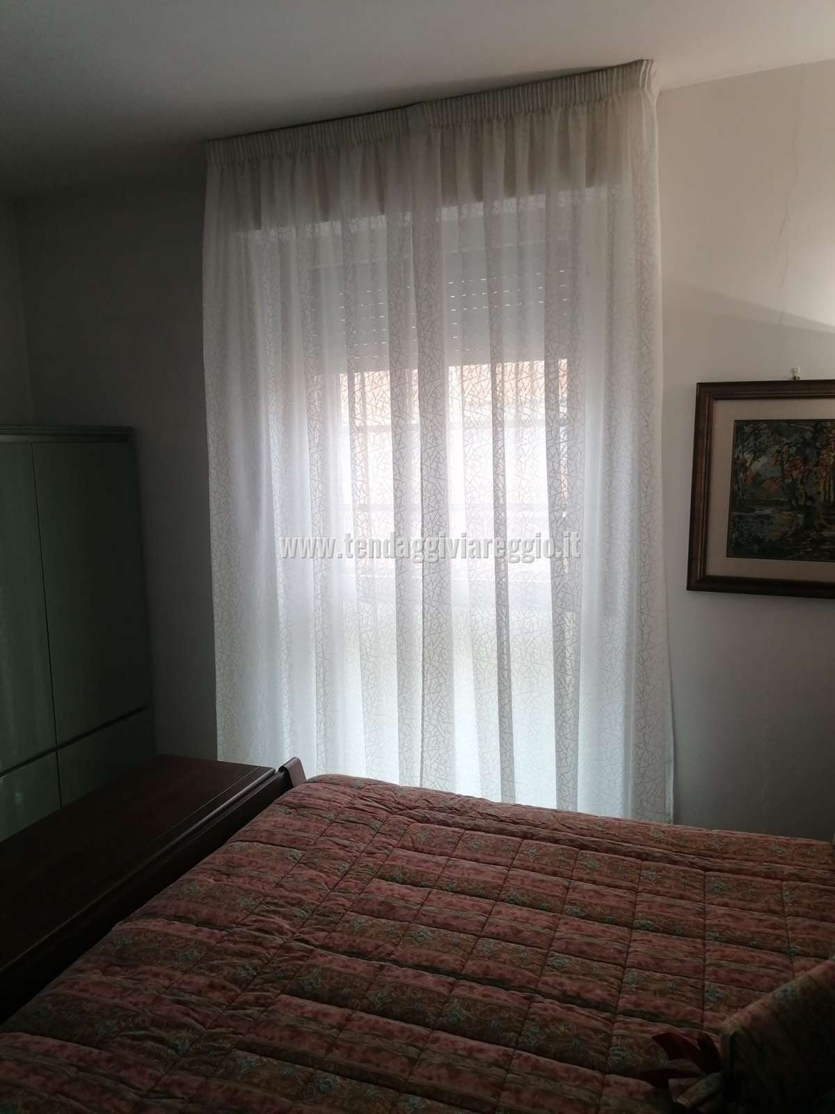 Tenda a metraggio ricamata modello VIBRAZIONI