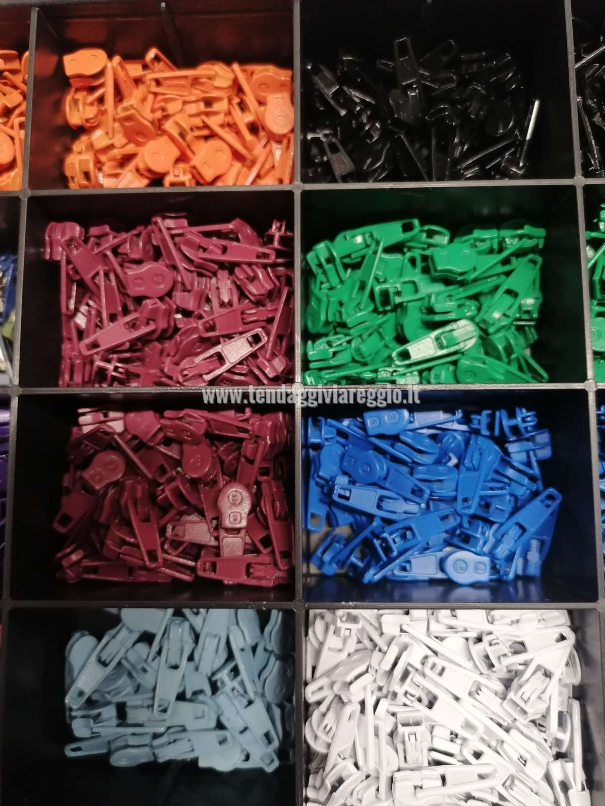 CURSORI NYLON per cerniera a metraggio catena 3