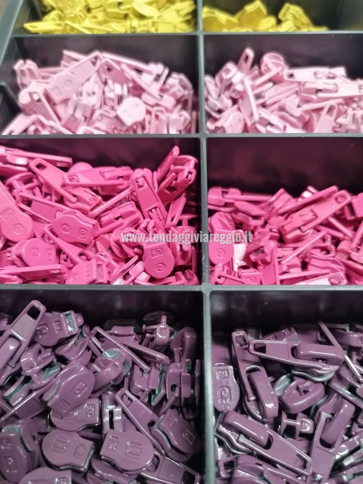 CURSORI NYLON per cerniera a metraggio catena 3