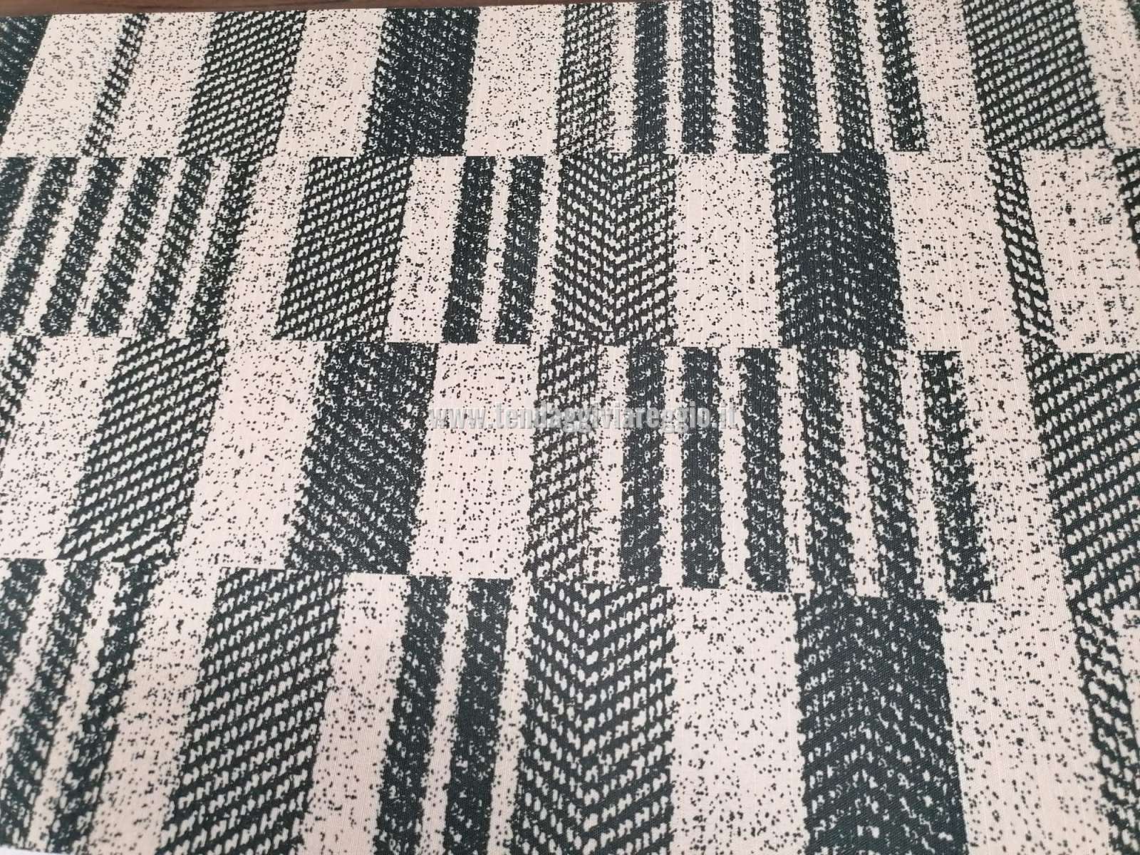 Passatoia a metraggio modello BARCODE made in Italy 100%
