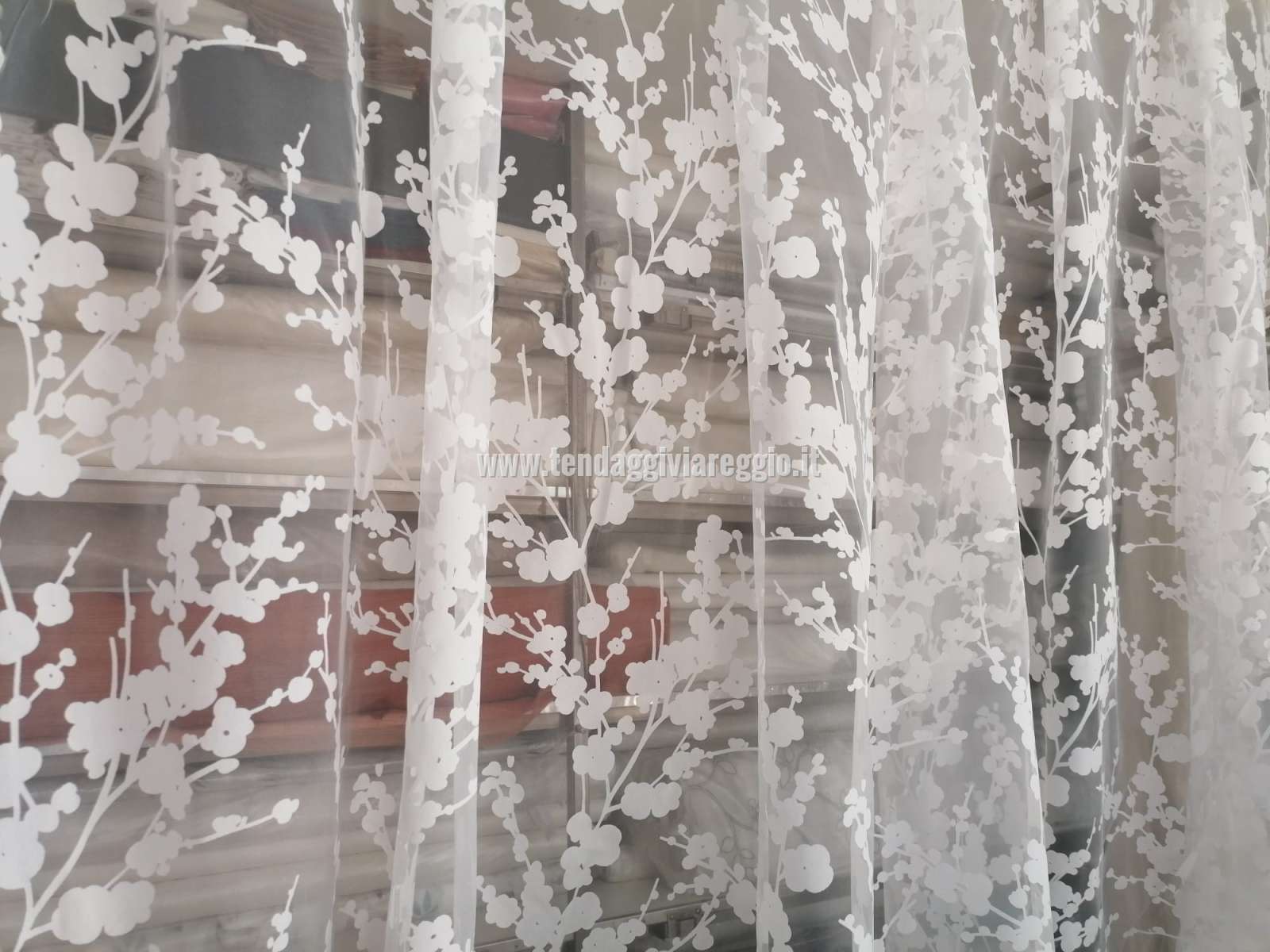 Tenda Dévoré su organza FIORI DI PESCO in stock!