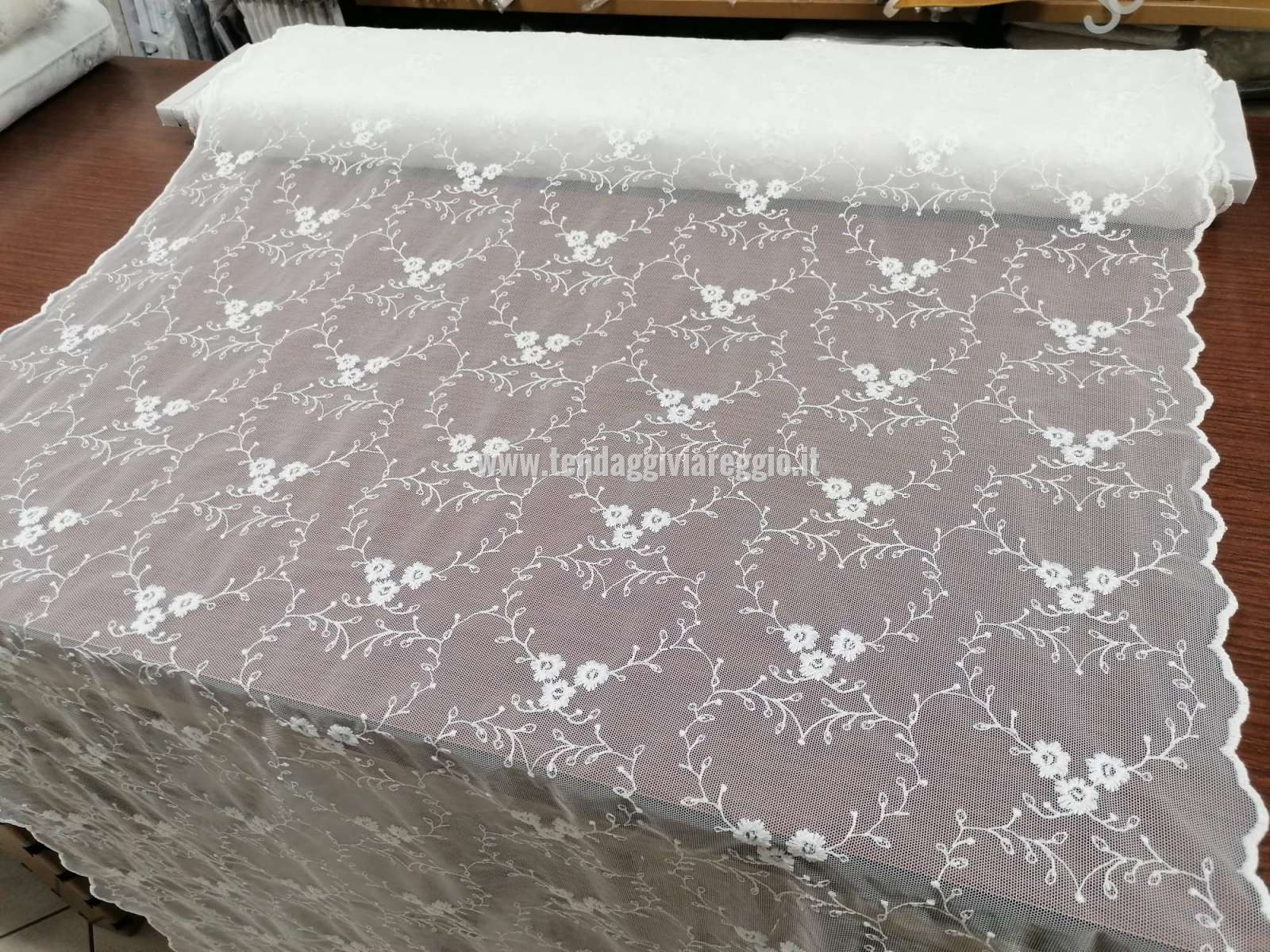 Tendina a metraggio in tulle ricamato modello ABU DHABI 