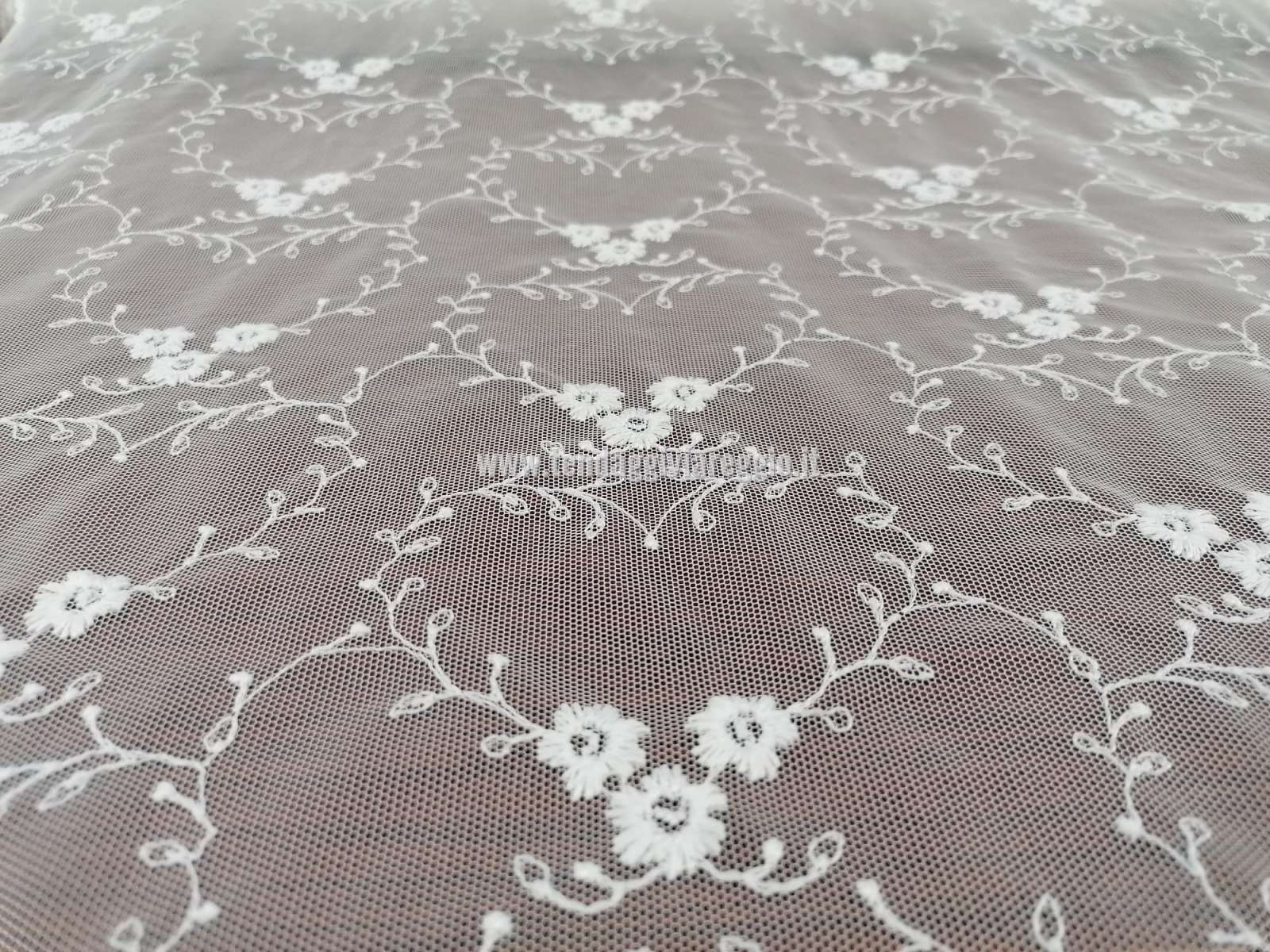 Tendina a metraggio in tulle ricamato modello ABU DHABI 