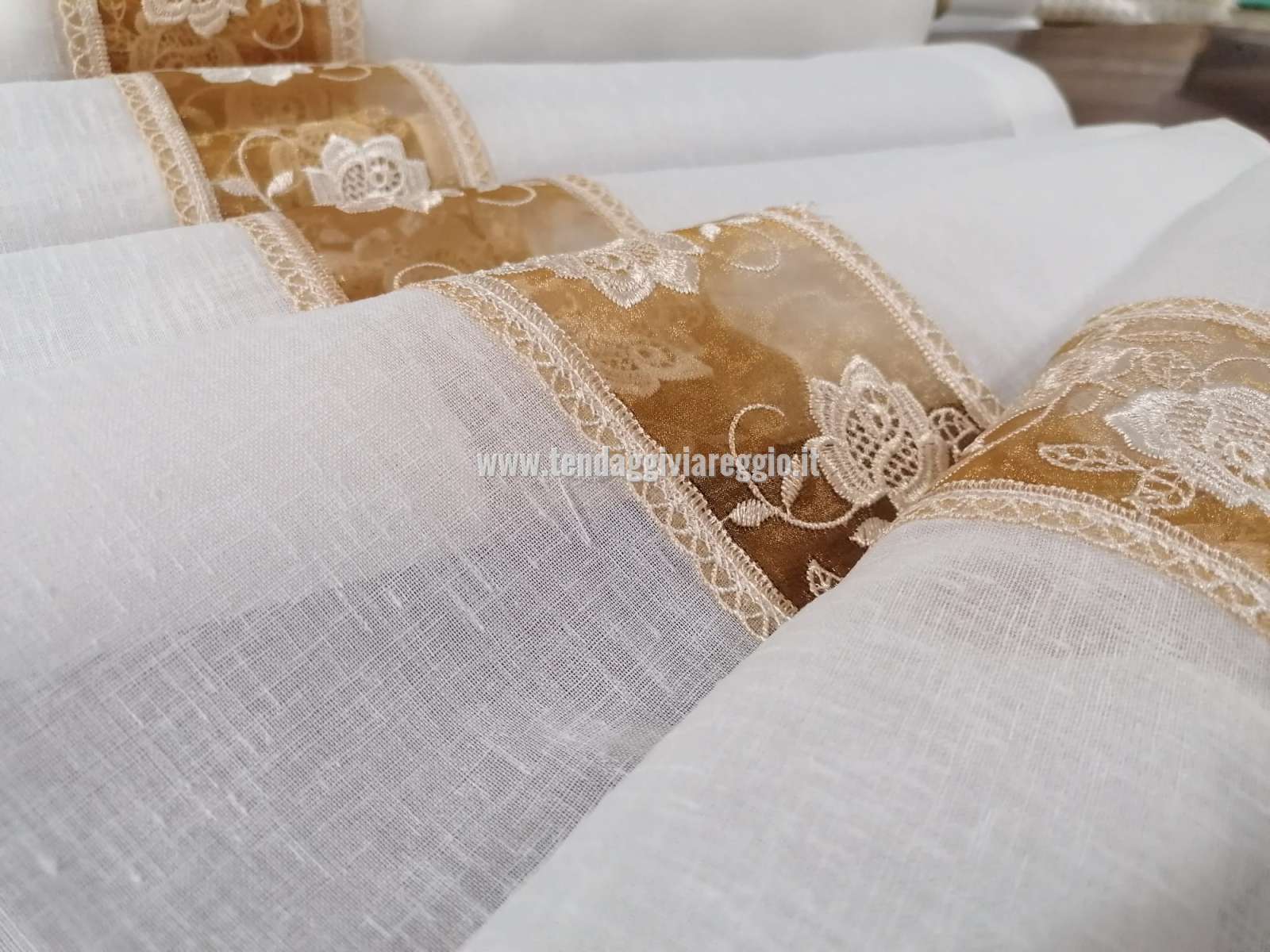 Tendina a vetro con INSERTO ORGANZA RICAMATA ORO