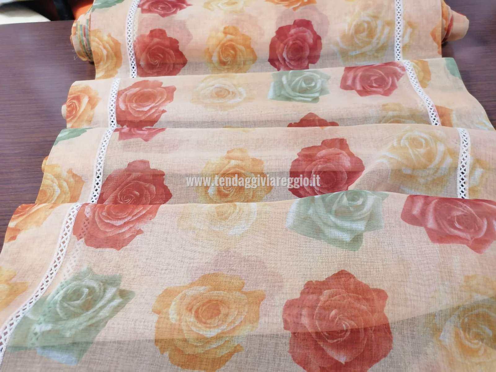 Tendina con crocchette laterali modello ROSE MULTICOLORE