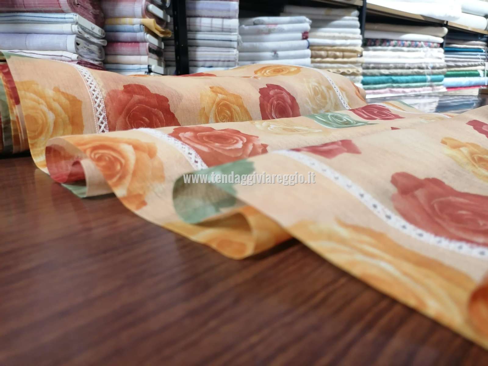 Tendina con crocchette laterali modello ROSE MULTICOLORE
