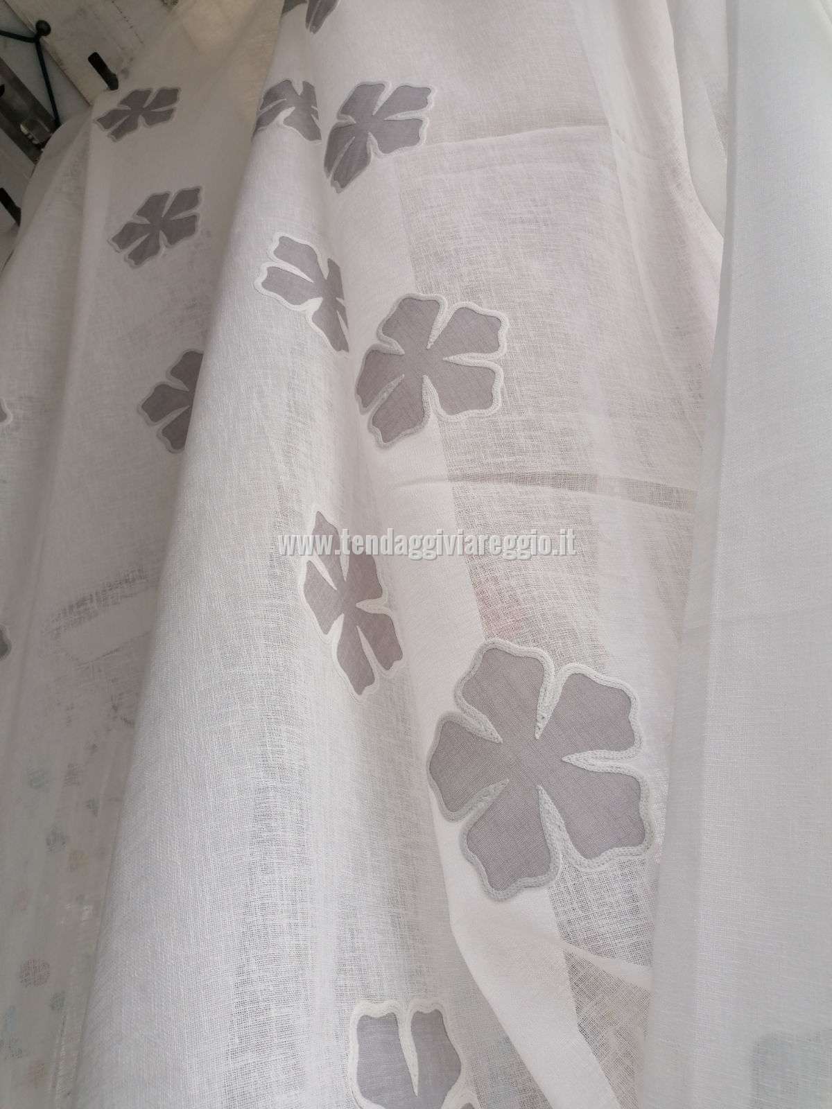 Tenda fondo ASYA con ricamo PENTAFOGLIO riportato