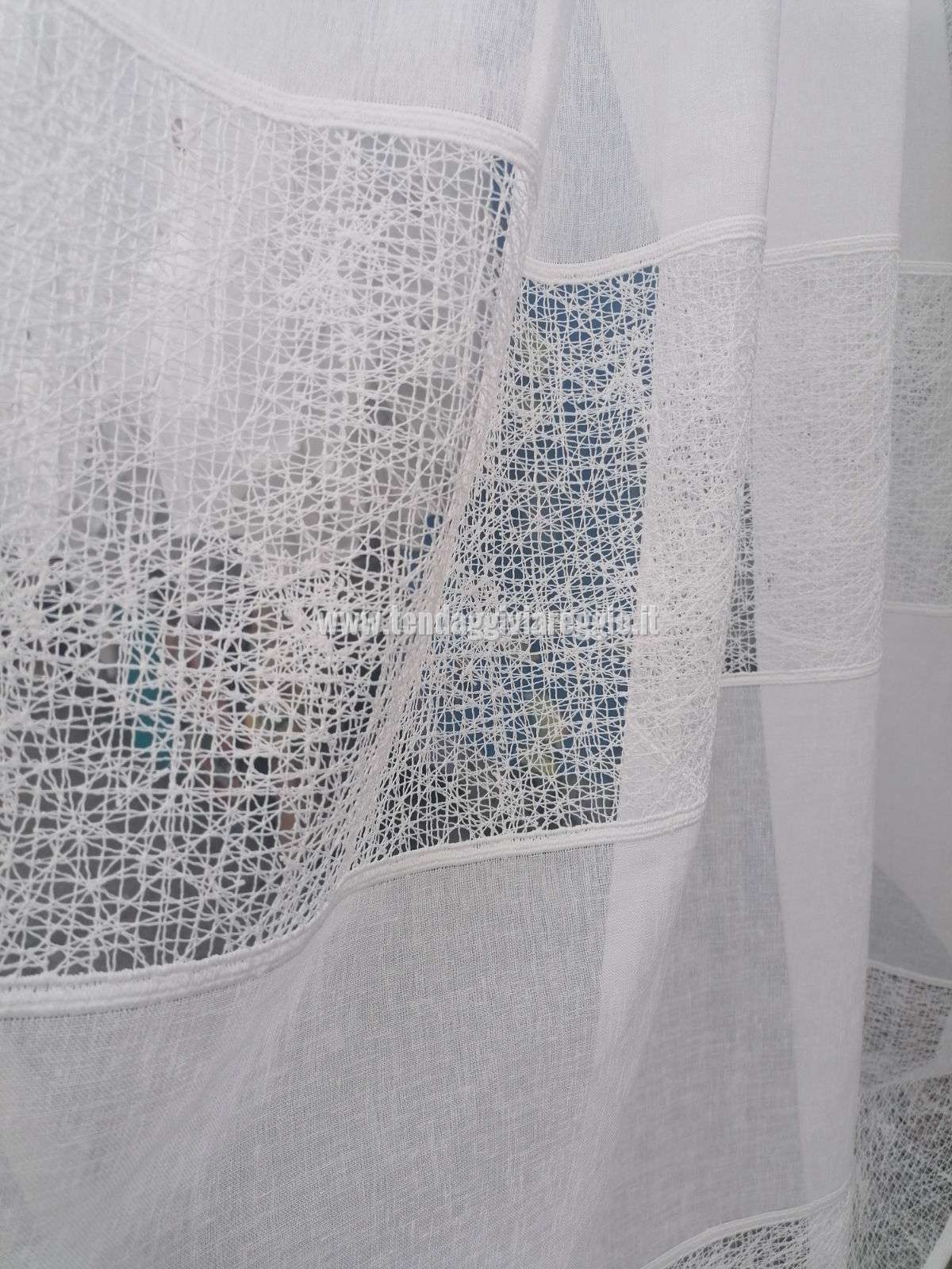 Tenda a metraggio in misto lino con 3 fasce ricamate modello RAGNATELA