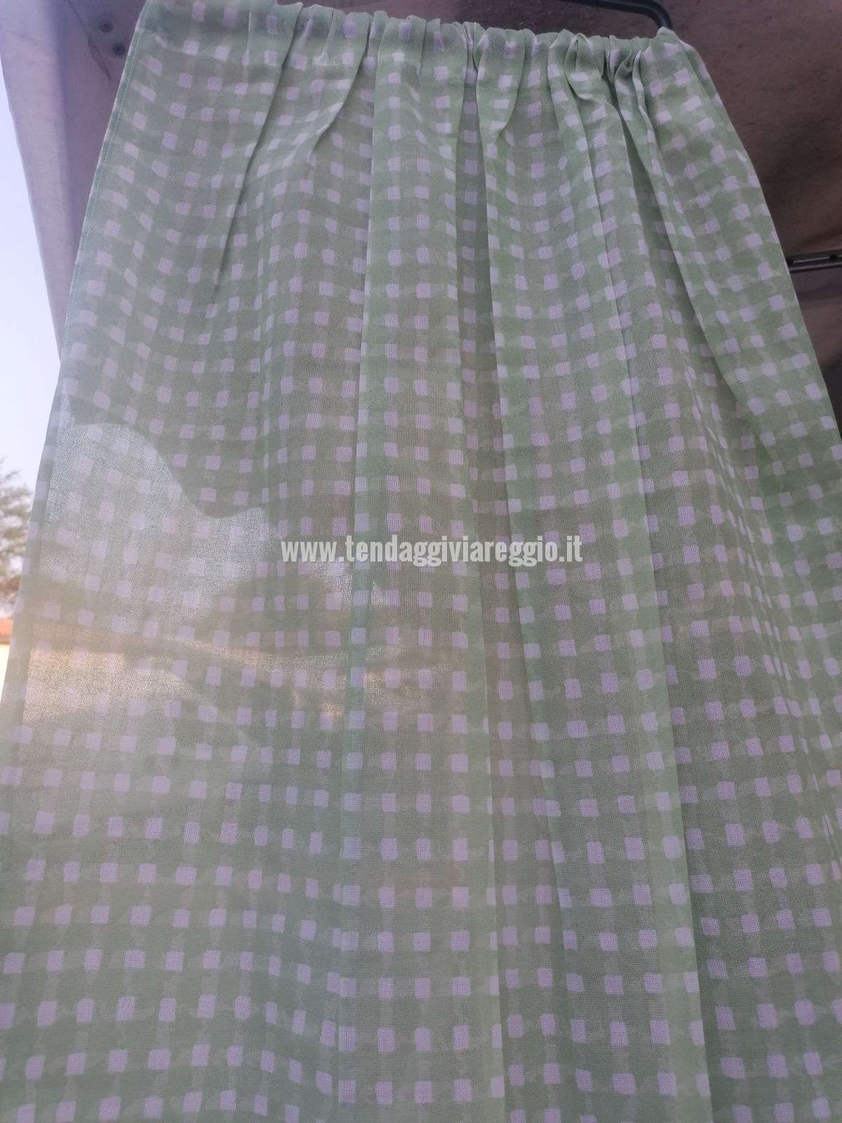 Tendina a vetro 100% made in Italy modello QUADRETTO VERDE per finestra