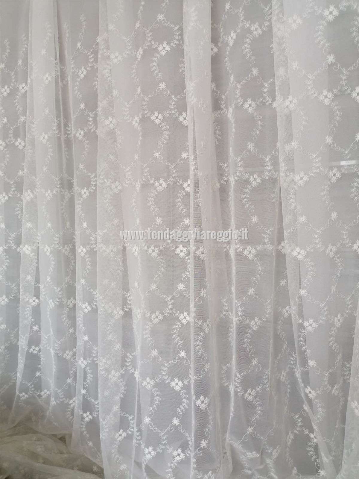 Tenda a metraggio TULLE RICAMATO ONDE FIORITE