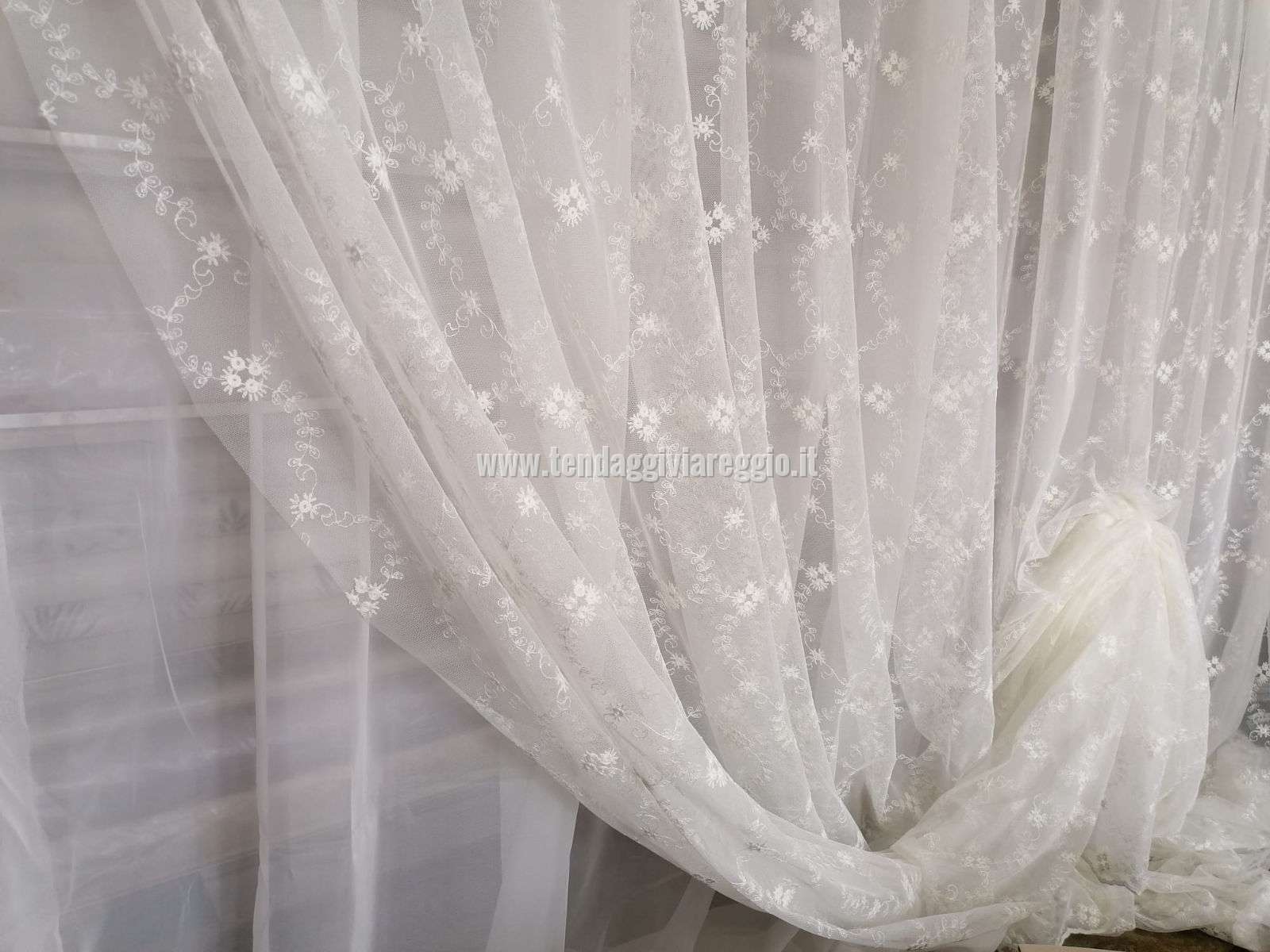 Tenda a metraggio TULLE RICAMATO ONDE FIORITE