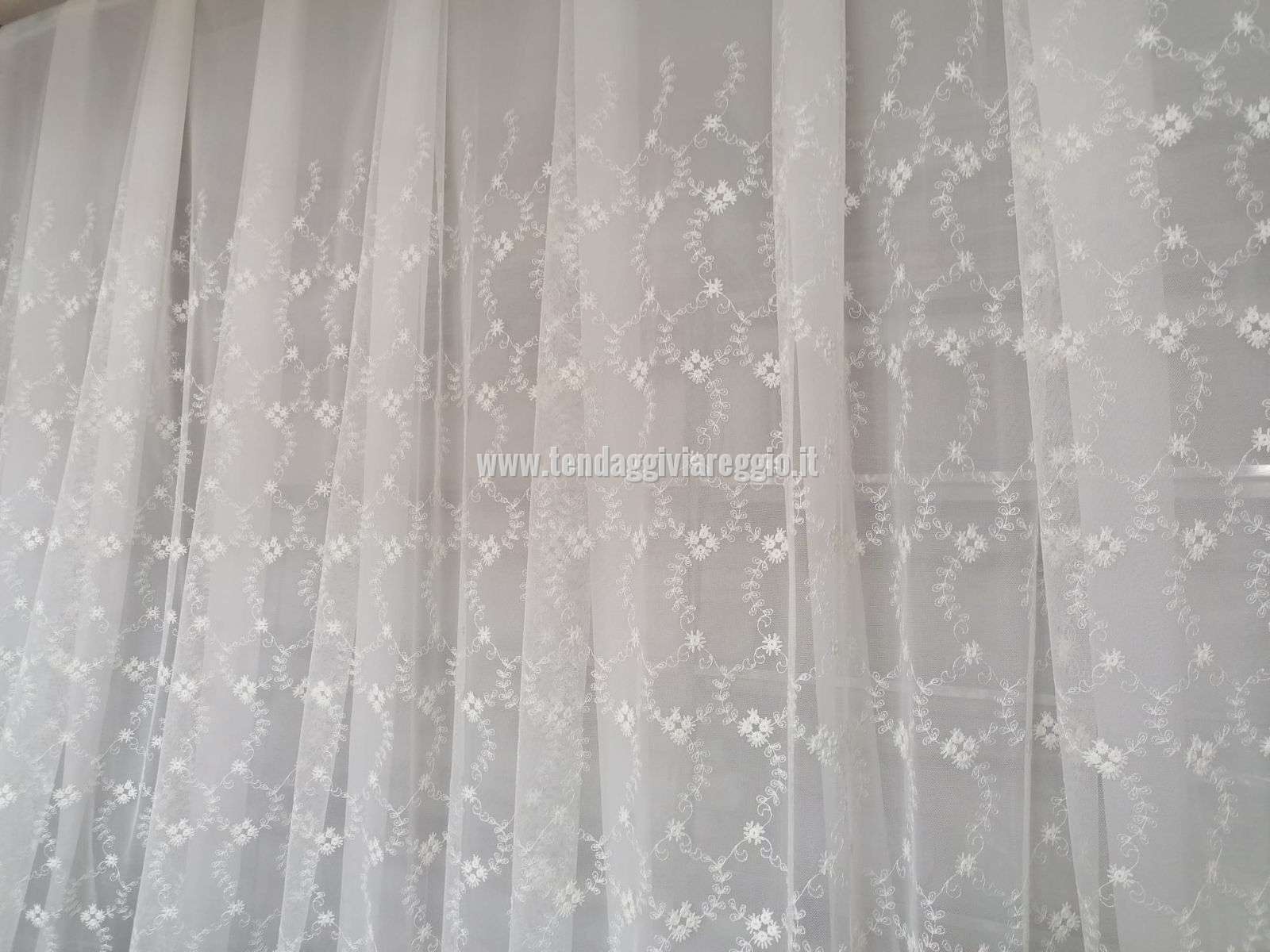 Tenda a metraggio TULLE RICAMATO ONDE FIORITE