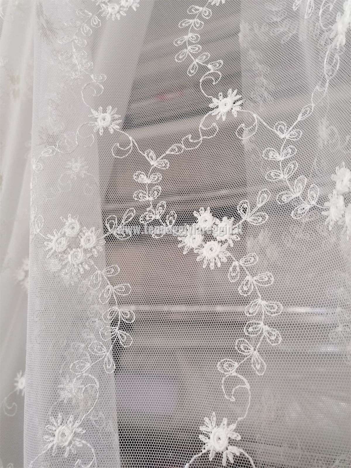 Tenda a metraggio TULLE RICAMATO ONDE FIORITE