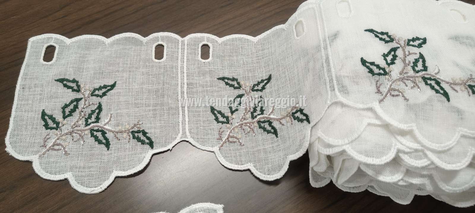 Tendina tirolese modello Mantovana Agrifoglio